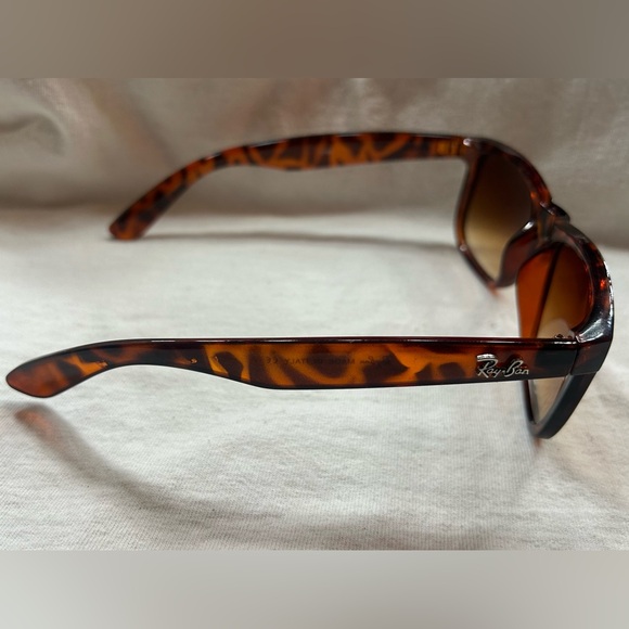 Ray-Ban RB4165 Justin Classic Sunglasses and Case - Picture 3 of 5